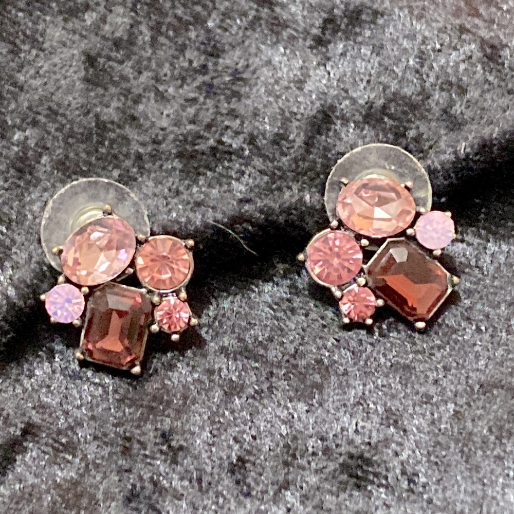 Earrings with multi pink color jewels